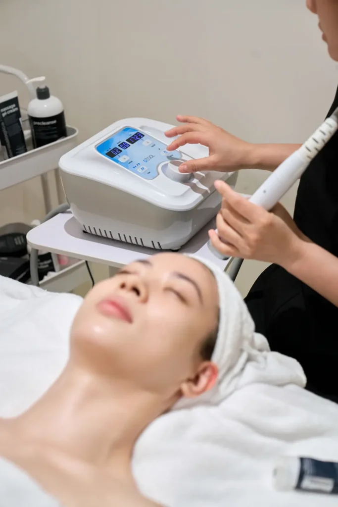The NanoMeso device with its control panel, used according to a 4-step process at SKIN BAR.