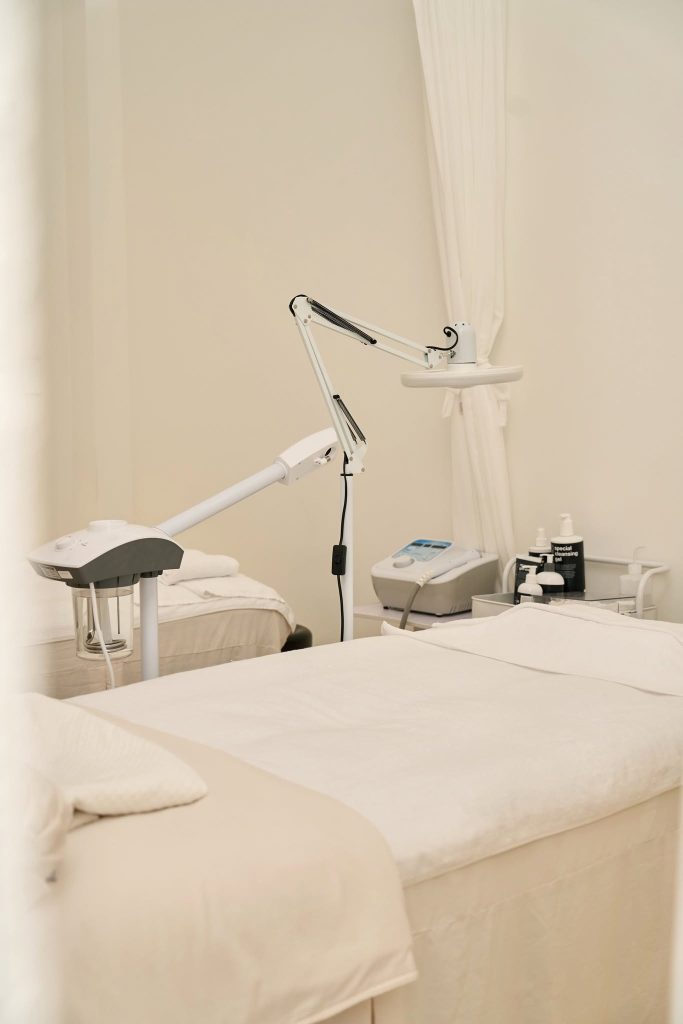 A single-bed treatment room at SKIN BAR, a private spa in Da Nang, offering a quiet and private space for each guest throughout the session.