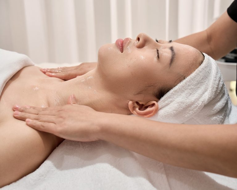Personalized Facial: Why Signature Bespoke Is a Top Choice