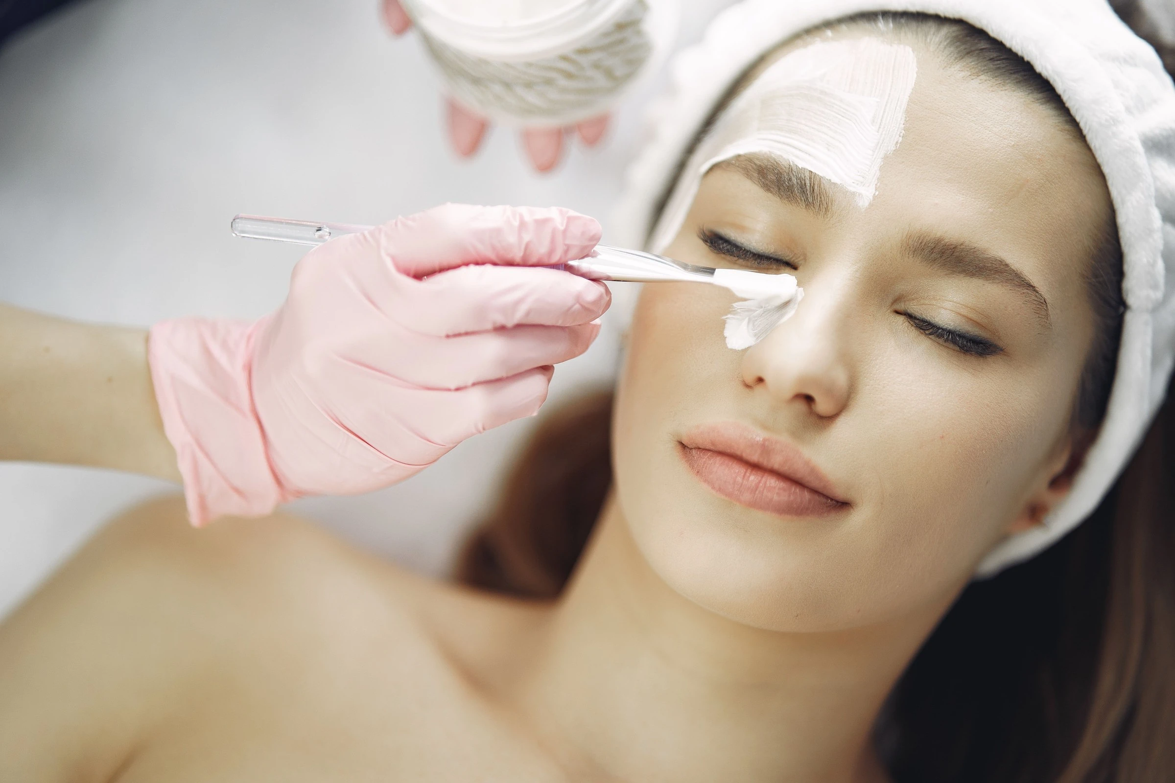 A calming step supporting skin as it recovers from breakouts after a facial