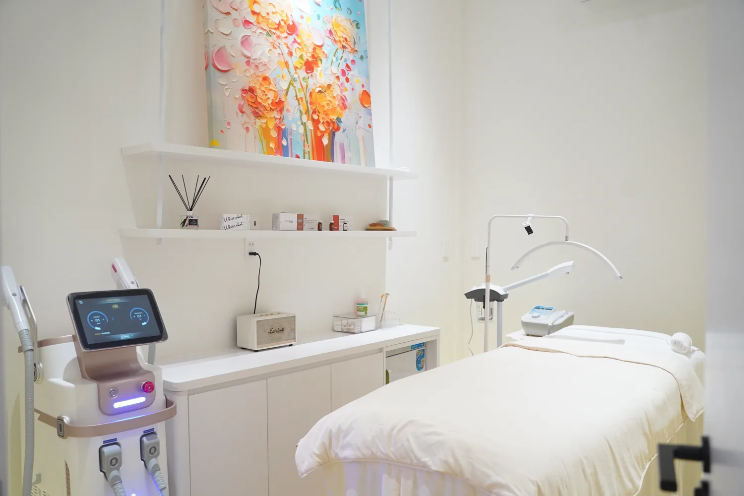 A skin treatment room at SKIN BAR. (Photo: SKIN BAR)