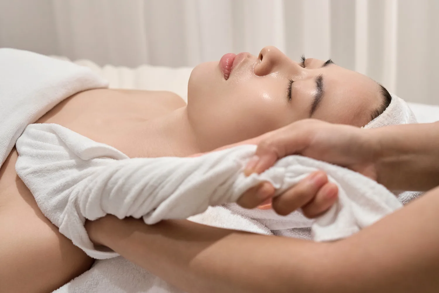 Gentle hands-on care around the neck and facial contours